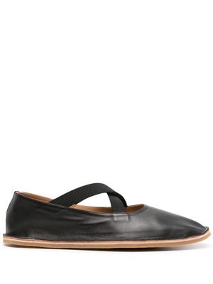 DRIES VAN NOTEN round-toe leather slippers - Black