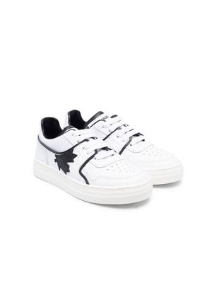 Dsquared2 Kids maple leaf-patch sneakers - White