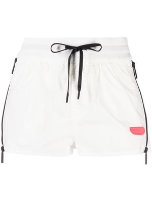 Dsquared2 logo-patch shorts - White