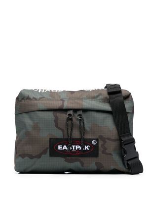 Eastpak abstract-pattern crossbody bag - Green