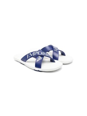 Emporio Armani Kids logo-print crossover flip-flops - Blue