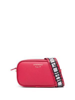 Emporio Armani logo-strap pebbled shoulder bag - Red