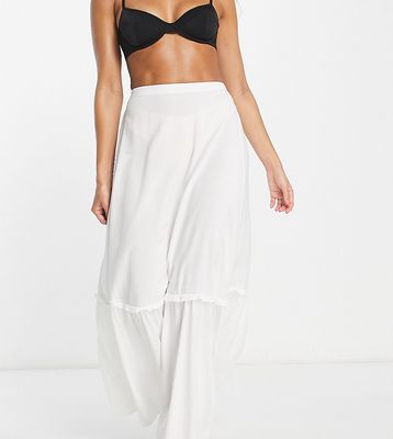 Esmee Exclusive maxi skirt in white