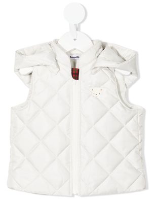 Familiar diamond-quilted patch gilet - White