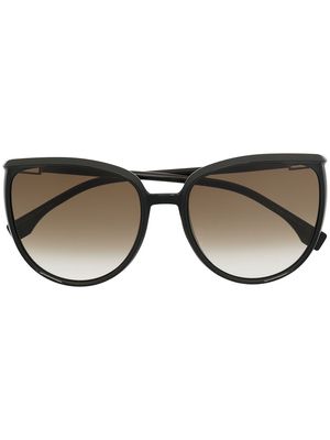 Fendi Eyewear cat-eye gradient sunglasses - Black