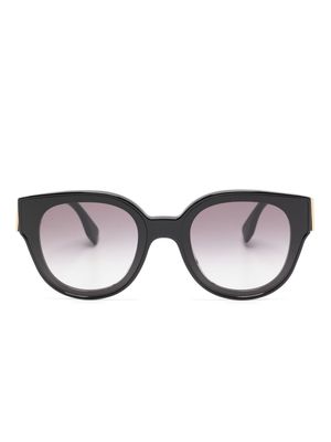 Fendi Eyewear FE40111I 01B wayfarer sunglasses - Black