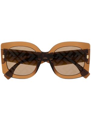 Fendi Eyewear oversized frame sunglasses - Brown