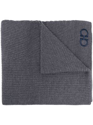 Ferragamo embroidered-logo knitted scarf - Grey