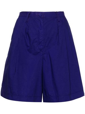 Forte Forte pleat-detail cotton knee-length shorts - Purple