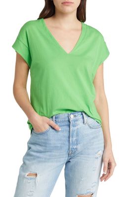 FRAME Le Mid Rise V-Neck Tee in Bright Peridot