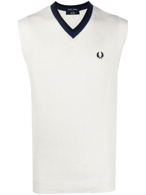 Fred Perry embroidered-logo detail vest - White