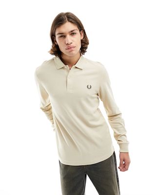 Fred Perry long sleeve logo polo in dark caramel-White