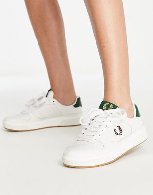 Fred Perry scotch grain leather sneakers in off white-Multi