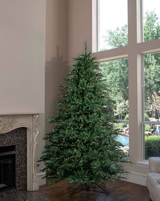 Full Alaskan Deluxe LED Christmas Tree, 9'