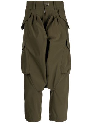 Fumito Ganryu drop-crotch cargo trousers - Green