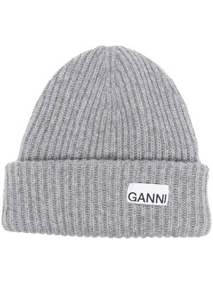GANNI logo-patch rib-knit beanie - Grey
