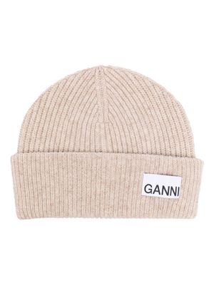 GANNI logo-patch ribbed-knit beanie - Neutrals