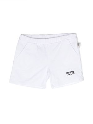 Gcds Kids logo-print detail shorts - White
