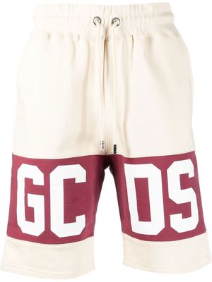 Gcds logo-print cotton deck shorts - Neutrals