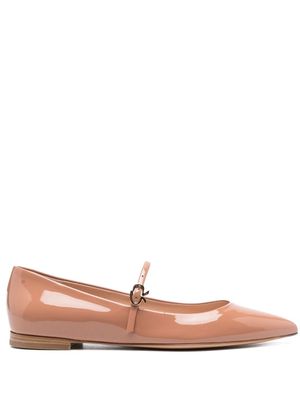 Gianvito Rossi pointed-toe buckle-strap ballerina shoes - Neutrals