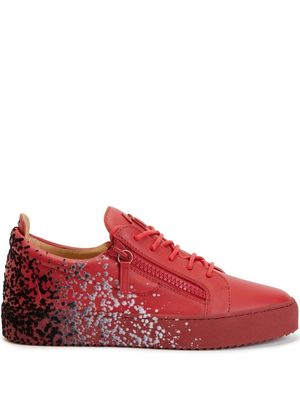 Giuseppe Zanotti paint-splatter low-top sneakers - Red