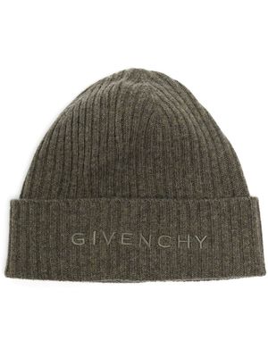 Givenchy embroidered-logo ribbed-knit beanie - Green
