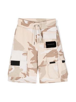 Givenchy Kids camouflage cotton cargo shorts - Neutrals