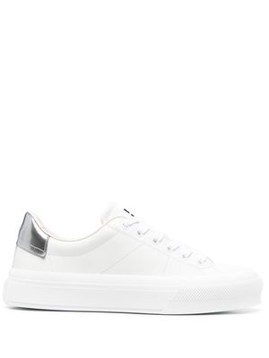 Givenchy low-top lace-up sneakers - White