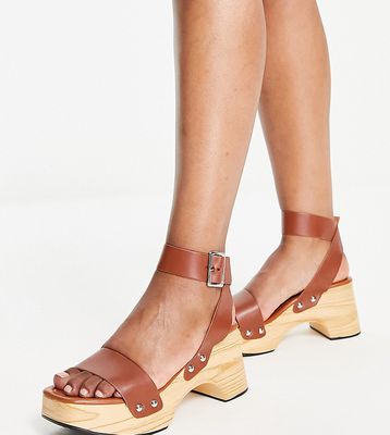 Glamorous Wide Fit summer clog sandals in tan-Brown