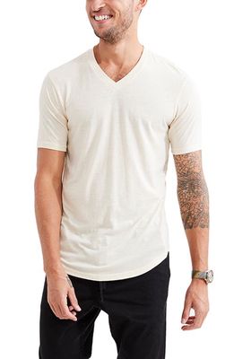 Goodlife Tri-Blend Scallop V-Neck T-Shirt in Seed