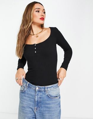 Guess long sleeve fitted top in black