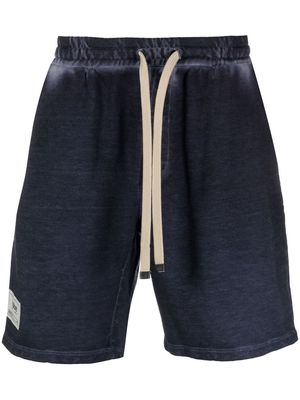 Haikure logo-patch organic-cotton shorts - Blue