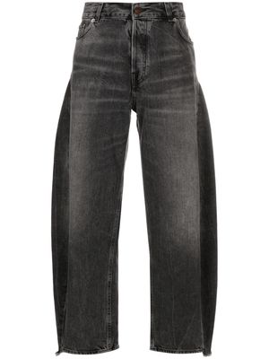 Haikure logo-patch tapered-leg jeans - Black