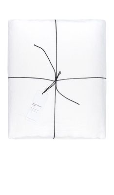 HAWKINS NEW YORK Simple Linen King Duvet Cover in White.