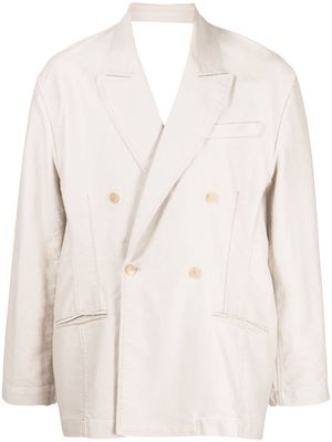 Hed Mayner backless double-breasted blazer - White