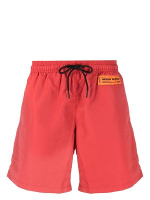 Heron Preston logo-patch drawstring swimming trunks - Red