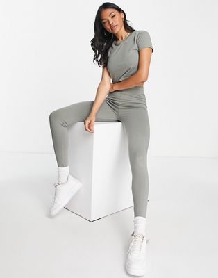 HIIT legging with contour seam in gray-Green