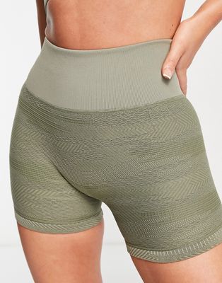 HIIT seamless booty shorts in textured camo in khaki-Green