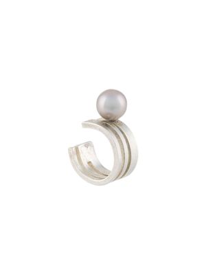 Hsu Jewellery pearl embellished cuff earring - Silver