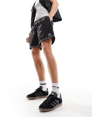 HUF peak tech shorts in black with jacquard taping