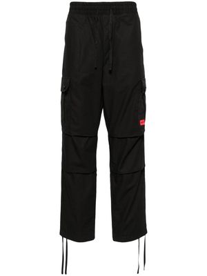 HUGO logo-appliqué cargo trousers - Black