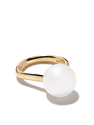 hum 18kt yellow gold silver lip pearl ring