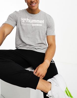 Hummel regular fit T-shirt with oversized logo in gray