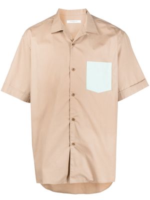 Ih Nom Uh Nit contrast-pocket cotton shirt - Neutrals