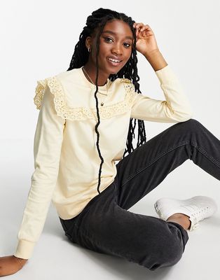 Influence sweater with eyelet frills in yellow