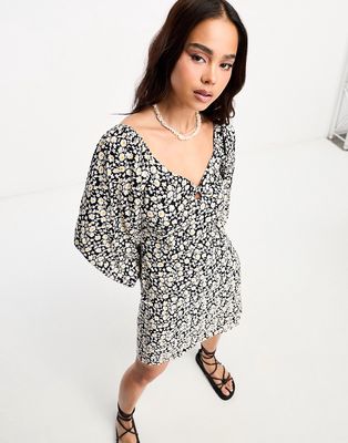 Influence twist front sweetheart neck tea dress in monochrome floral print-White