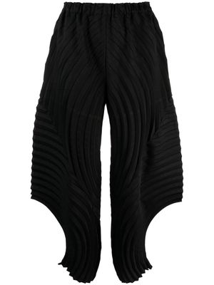 Issey Miyake asymmetric pleated tapered trousers - Black