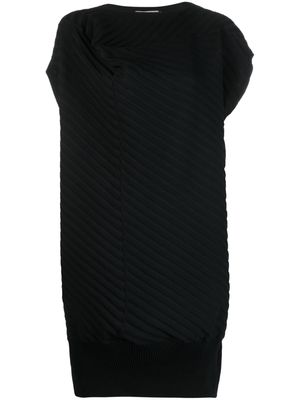 Issey Miyake cap-sleeve ribbed knee-length dress - Black