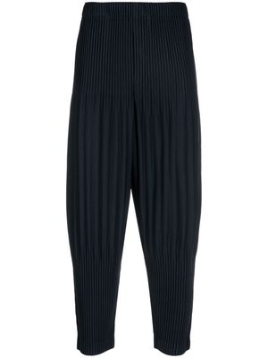 Issey Miyake drop-crotch pleated trousers - Blue