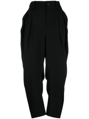 Issey Miyake mid-rise tapered trousers - Black